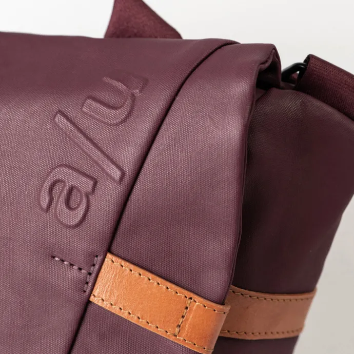 Aunts & Uncles Kazo cherry laquer