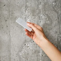 Chipolo CARD Point (Google Find My) off white