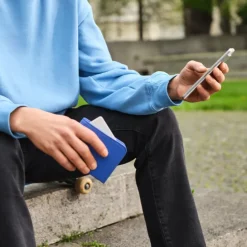 Chipolo CARD Point (Google Find My) off white